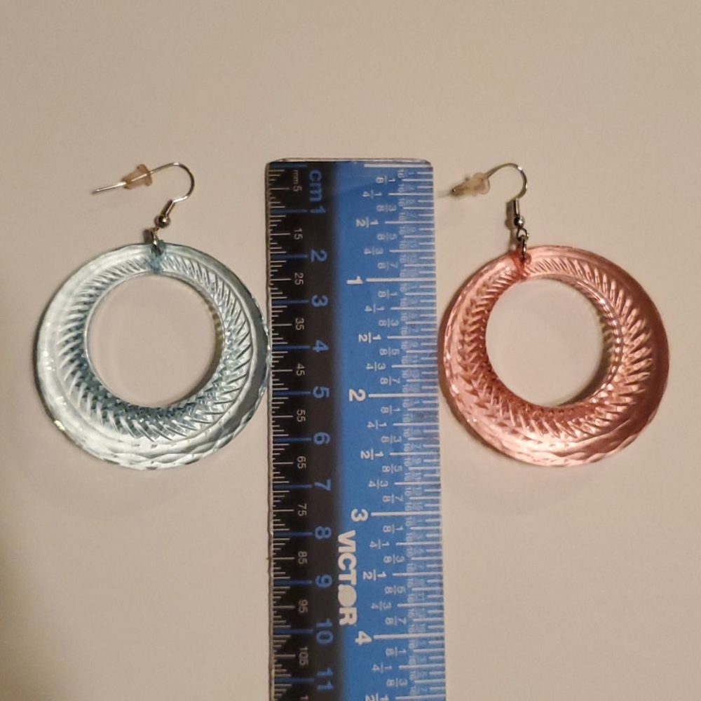 New 2 pairs of acrylic earrings, pink and blue - Picture 4 of 4